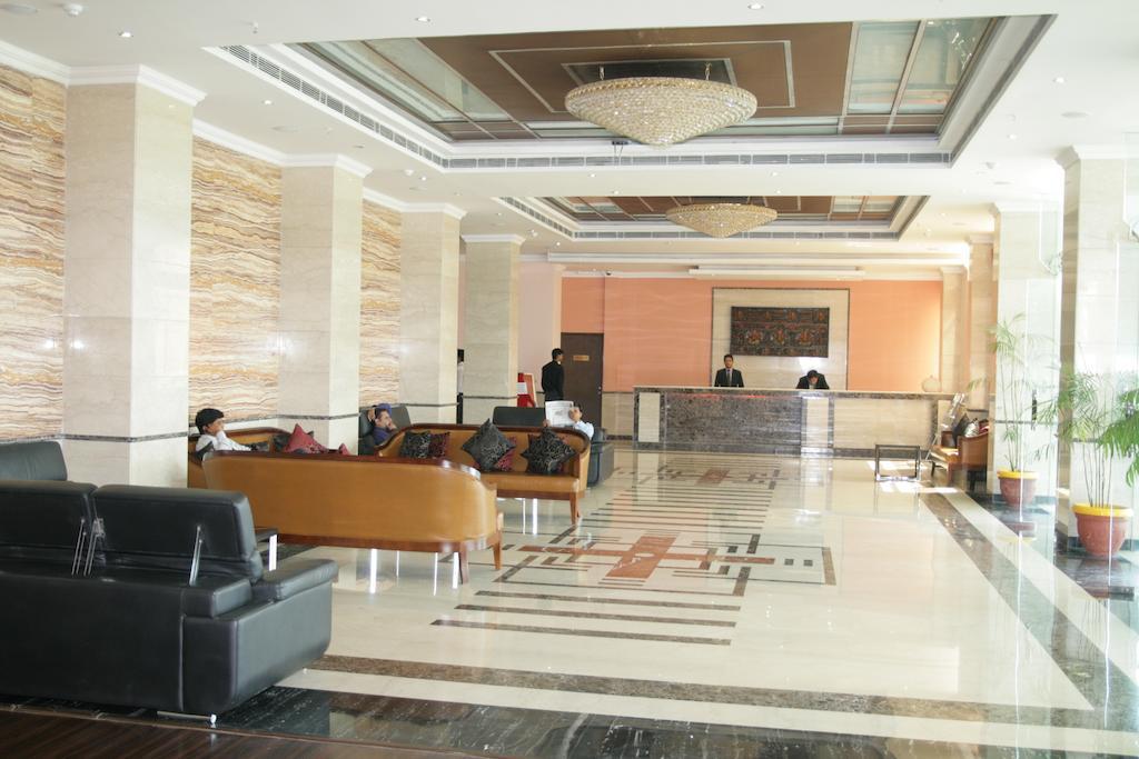 Hotel Saffron Kiran Noida Buitenkant foto