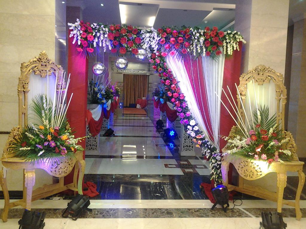 Hotel Saffron Kiran Noida Buitenkant foto