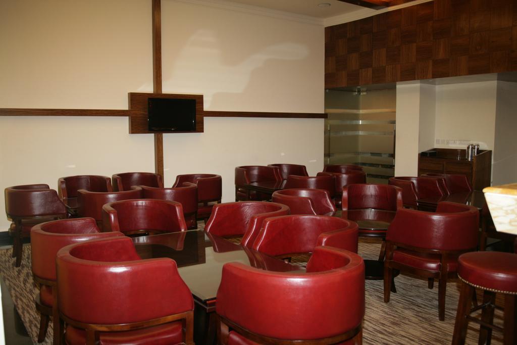 Hotel Saffron Kiran Noida Buitenkant foto