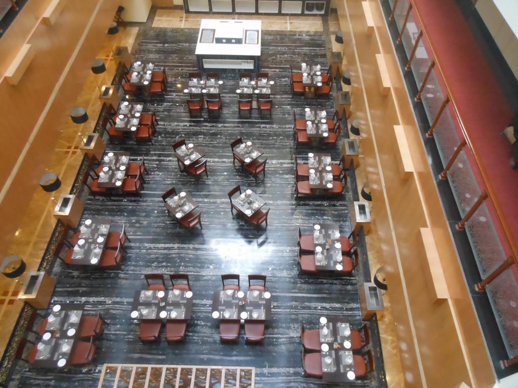 Hotel Saffron Kiran Noida Buitenkant foto