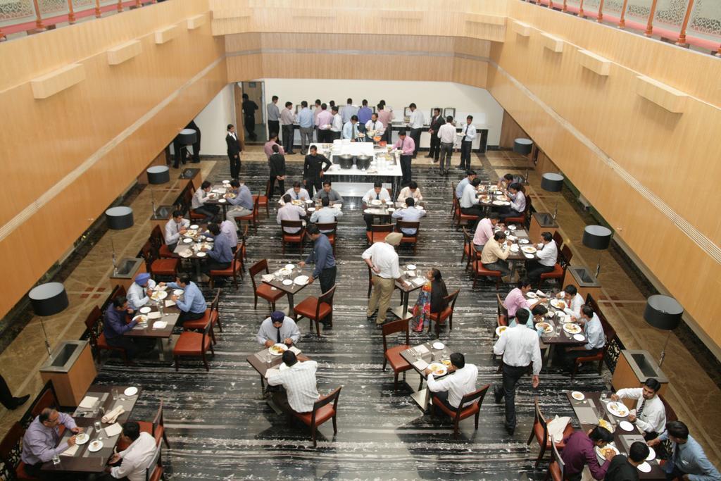 Hotel Saffron Kiran Noida Buitenkant foto