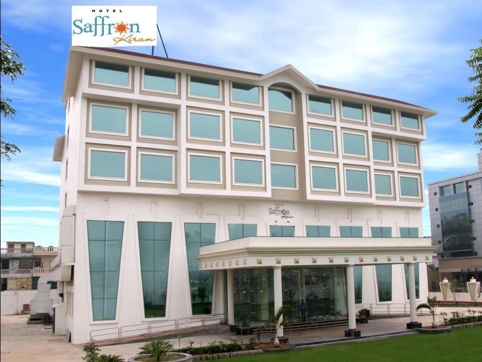 Hotel Saffron Kiran Noida Buitenkant foto