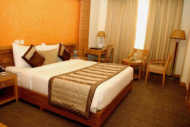 Hotel Saffron Kiran Noida Buitenkant foto